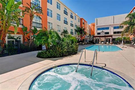 embassy suites santa clarita|EMBASSY SUITES BY HILTON VALENCIA .